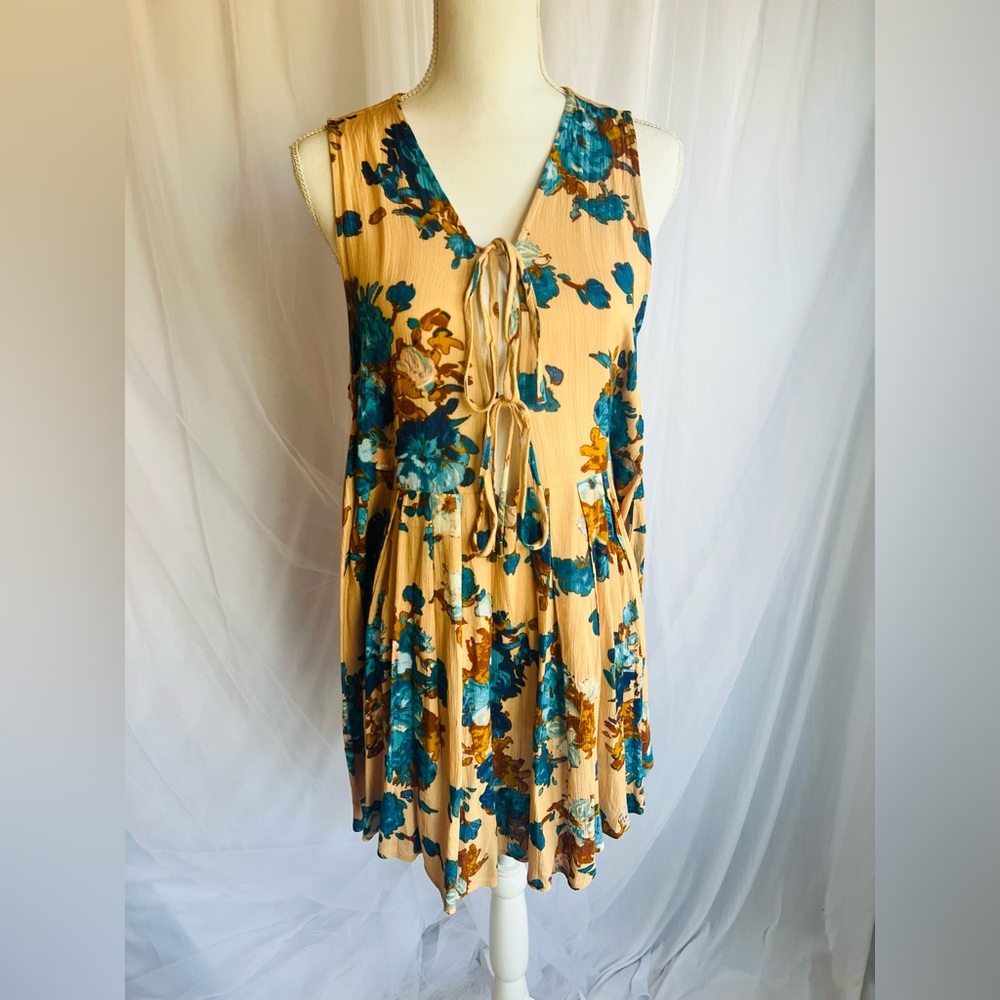 ⭐️LELA SKY FLORAL DRESS⭐️ Size M